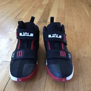 Nike boys Lebron soldier XIII basketball sneakers